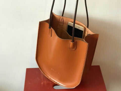 Round bottom tote